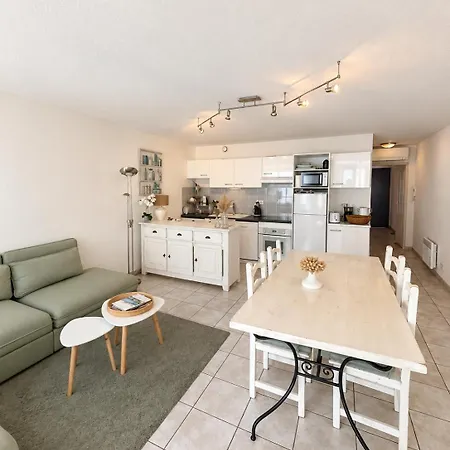 T3 Avec Patio Centre Village Appartamento *