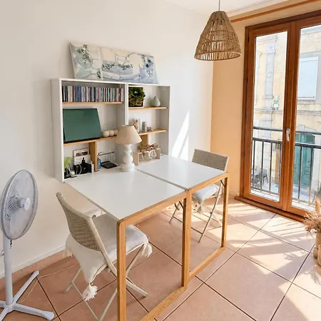 T3 Avec Patio Centre Village Appartamento *